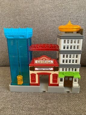 Driven Battat Pocket Series Big City Cruisin Cinema Cafe City Center Playset